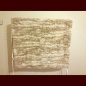 Faux fur blanket